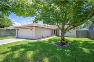 1081 SUNSHINE WAY, WINTER HAVEN, FL 33880 Sold 08/08/25