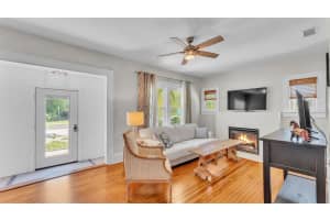 423 AVENUE H SE, WINTER HAVEN, FL 33880 Sold 08/13/25