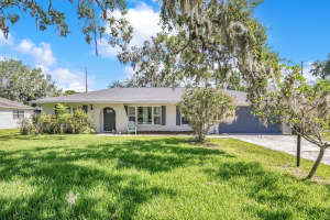 127 Elm Sq N, LAKELAND