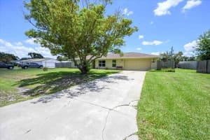 3140 Peacock Ln, MULBERRY