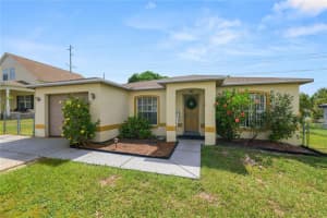 1678 Blossom Cir W, LAKELAND