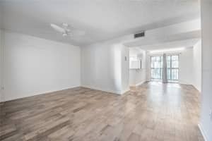 1130 N LAKE PARKER AVE #C226, LAKELAND, FL 33805 - MLS#MFRL4955057