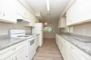 561 LAKE BONNY DRIVE, LAKELAND, FL 33801 - MLS#MFRL4955072