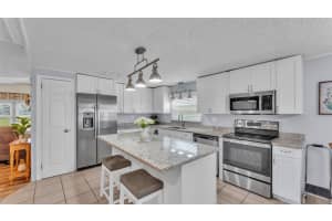 3279 PEBBLE BEND DRIVE, LAKELAND, FL 33810 - MLS#MFRL4955165