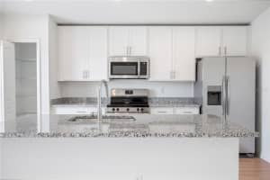 106 9TH STREET, FROSTPROOF, FL 33843 - MLS#MFRL4955198