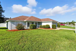 655 POWDER HORN ROW, LAKELAND, FL 33809 - MLS#MFRL4955235