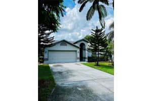5215 MARTINIQUE DRIVE, LAKELAND, FL 33812 - MLS#MFRL4955659