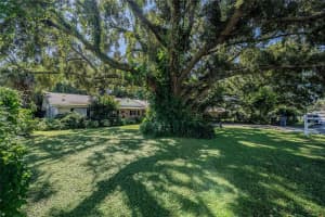 104 PASCO ROAD, WINTER HAVEN, FL 33884 Sold 11/07/25