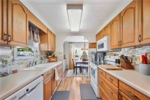1610 REYNOLDS ROAD, LAKELAND, FL 33801 - MLS#MFRL4956772