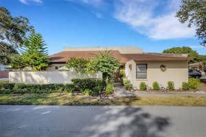 1880 CRYSTAL LAKE DRIVE, LAKELAND, FL 33801 - MLS#MFRL4956835