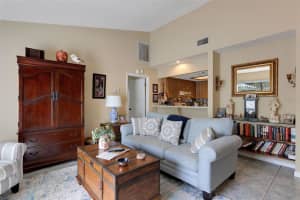 1880 CRYSTAL LAKE DRIVE, LAKELAND, FL 33801 - MLS#MFRL4956835