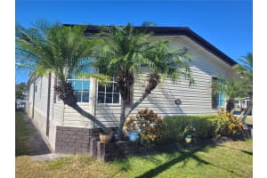 1537 Blue Lake Dr, LAKELAND