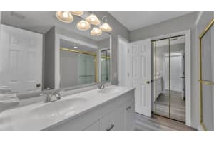 704 HIGHLAND GARDENS LANE, LAKELAND, FL 33813 - MLS#MFRL4957110