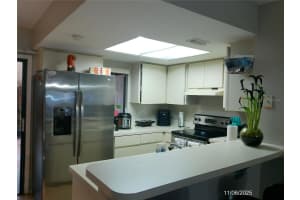 329 E MARKET SQ E, LAKELAND, FL 33813 Sold 01/15/26