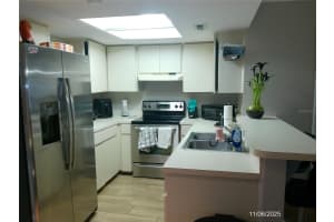 329 E MARKET SQ E, LAKELAND, FL 33813 Sold 01/15/26