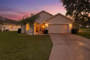 3201 OAK TREE LANE, WINTER HAVEN, FL 33884 - MLS#MFRL4957236