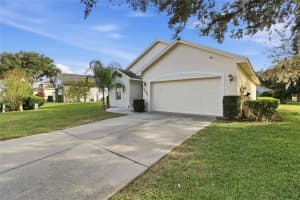3201 OAK TREE LANE, WINTER HAVEN, FL 33884 - MLS#MFRL4957236