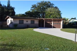 922 Bonnie Dr, LAKELAND