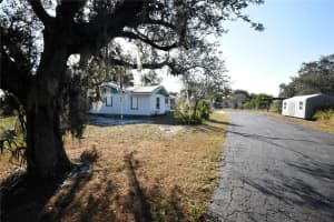 609 HICKORY LANE, LAKELAND, FL 33801 - MLS#MFRL4957482