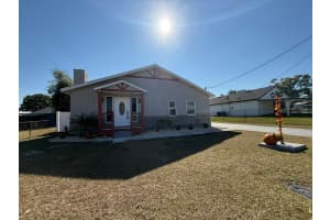 208 Center St St Auburndale, FL 33823 - Off Market