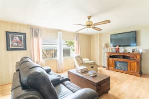 1560 LONGBOW DRIVE, LAKELAND, FL 33810 - MLS#MFRL4957687