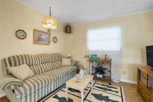 2354 LAKEVIEW DRIVE, HAINES CITY, FL 33844 - MLS#MFRL4958908