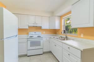 140 AVENUE W NW #2, WINTER HAVEN, FL 33881 - MLS#MFRL4958973