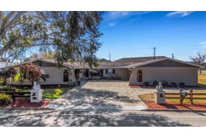 1319 Edgewater Beach Dr, LAKELAND