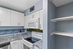 1836 CRYSTAL LAKE DRIVE, LAKELAND, FL 33801 - MLS#MFRL4959500