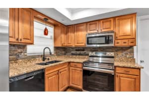 553 VILLA VISTA BOULEVARD, LAKELAND, FL 33813 - MLS#MFRL4960003