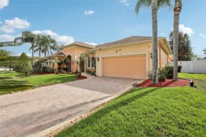 5561 PEBBLE BEACH DRIVE, LAKELAND, FL 33812 - MLS#MFRL4960895