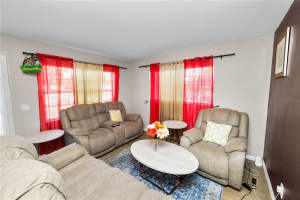 300 AVENUE V NE, WINTER HAVEN, FL 33881 - MLS#MFRL4961309