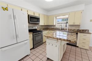 644 CENTRAL AVENUE, EAGLE LAKE, FL 33839 - MLS#MFRL4961373