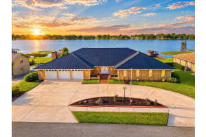 120 Mirror Ln Nw, WINTER HAVEN