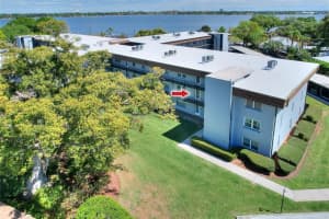 333 LAKE HOWARD DRIVE, WINTER HAVEN, FL 33880 - MLS#MFRL4961519