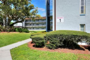 333 LAKE HOWARD DRIVE, WINTER HAVEN, FL 33880 - MLS#MFRL4961519