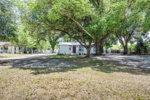 5220 SPRING CREEK DR, LAKELAND, FL 33811 - MLS#MFRL4962001