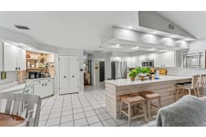 545 HUNTERS RUN BOULEVARD, LAKELAND, FL 33809 - MLS#MFRL4962276