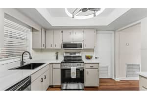 501 VILLA VISTA BLVD, LAKELAND, FL 33813 - MLS#MFRL4962280