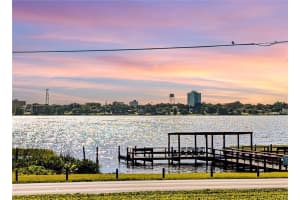 333 LAKE HOWARD DRIVE, WINTER HAVEN, FL 33880 - MLS#MFRL4962292