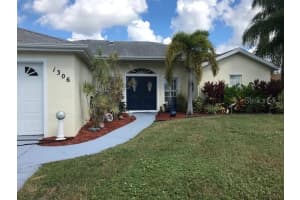1306 Roosevelt Dr, Venice, FL 34293, Sold 11/29/21