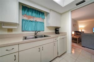 2405 Clubhouse Cir, Sarasota, FL 34232, Sold 11/19/21