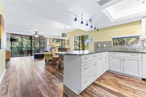 3275 W Cross Creek Rd, Sarasota, FL 34231, Sold 04/29/22