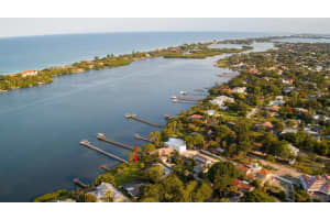 2307 BAYSHORE RD, NOKOMIS, FL 34275 Sold 08/10/22