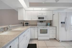 206 SILVER LAKE DR #102, VENICE, FL 34292 Sold 07/18/22