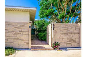 121 CASEY KEY ROAD, NOKOMIS, FL 34275 Sold 03/16/23