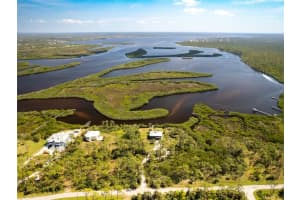 28 RIVERFRONT DRIVE, VENICE, FL 34293 Sold 03/29/23