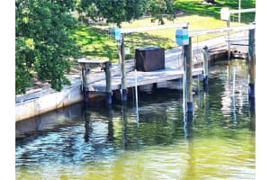 4 OAKWOOD DRIVE, ENGLEWOOD, FL 34223 Sold 10/02/23