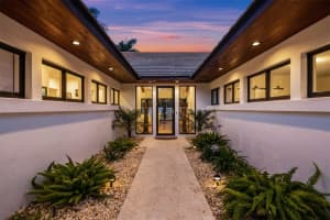 627 OWL WAY, SARASOTA, FL 34236 Sold 09/21/23