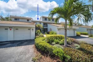 400 CARRIAGE HOUSE LANE, NOKOMIS, FL 34275 Sold 01/05/24